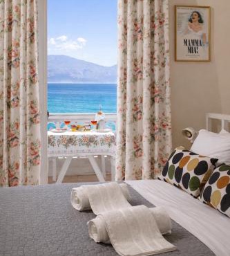 Moukas Seaside Apartments Romantico