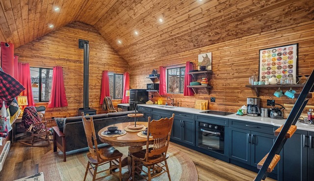 Mount Evan Cabin - Luxury Riverside Cabin