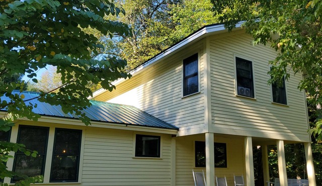 Mount Mansfield Cottage Cozy 3 Bedroom near Smugglers Notch