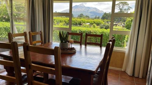 Mount Taranaki Basecamp 4BR Farmhouse & Games Room