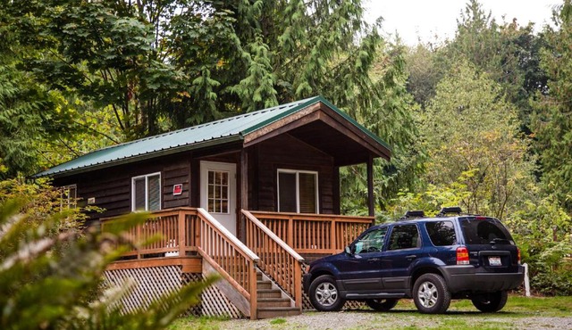 Mount Vernon Camping Resort Studio Cabin 5
