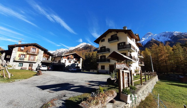 Mountain apartment, bright and panoramic