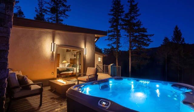 Mountain Cabin w/Scenic Views, Deck, Hot Tub, Fire Pit, Forest & Peak Retreats