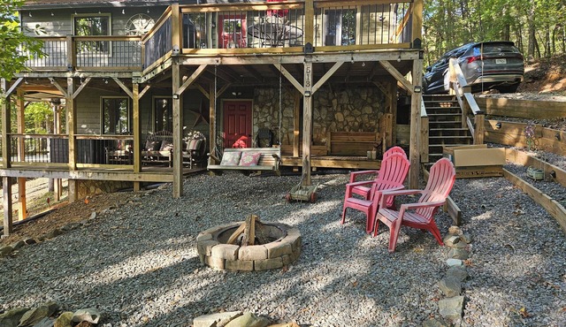 Mountain cabin, gorgeous views! 15 Min to 2 Whitewater Rafting Rivers! feed deer