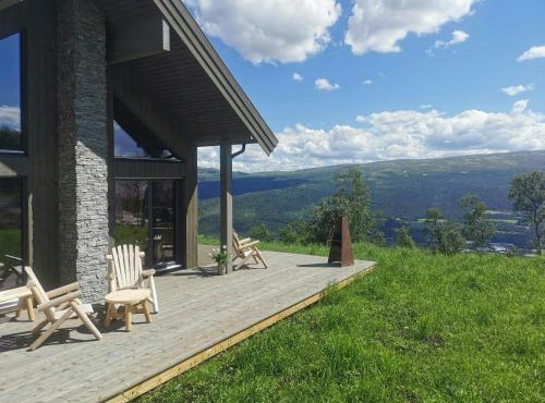 Mountain Cabin With Panoramic Views And Sauna