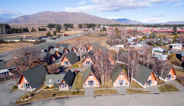 Mountain Chalets Motel