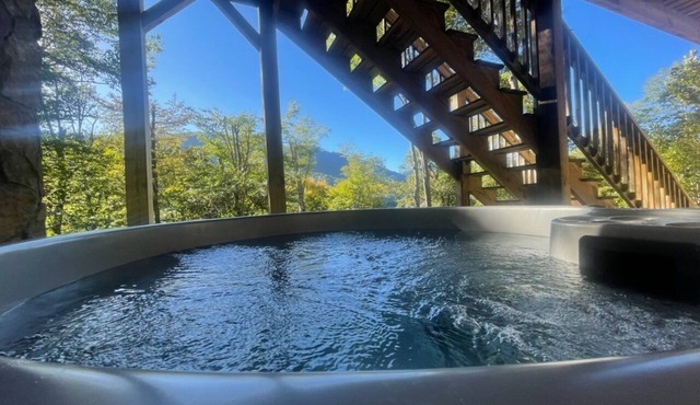 Mountain Class & Comfort - Hot Tub, Fishing, River Play - All Day!