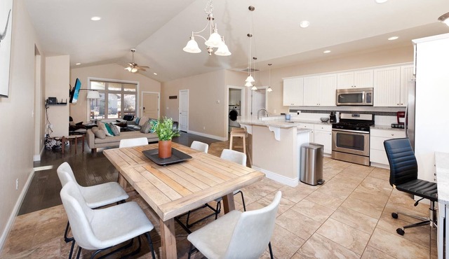 Mountain Contemporary Home - 12 Min. to Durango - Views