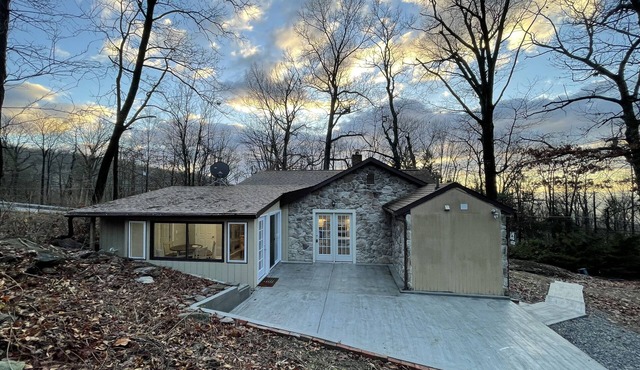 Mountain Cottage Near Scenic State Parks and Hiking Trails Great for Large Group