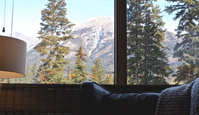 Mountain + Creek View. 5 Min Walk To Main Street. An Amazing Home Base!
