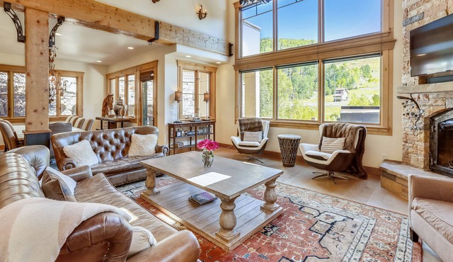 Mountain Elegance, Location, Luxury -Ski-In-Ski-Out -Village Core - 5 Suites!