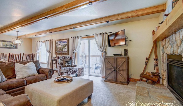 Mountain Elegance: Spacious Condo, Steps to Main Street and Base of Peak 9