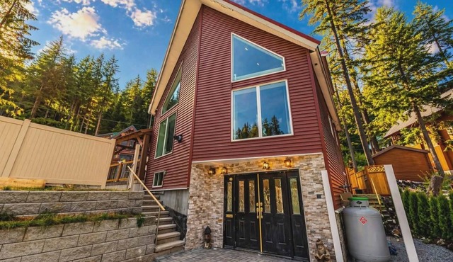 Mountain Escape Lodge with Sauna
