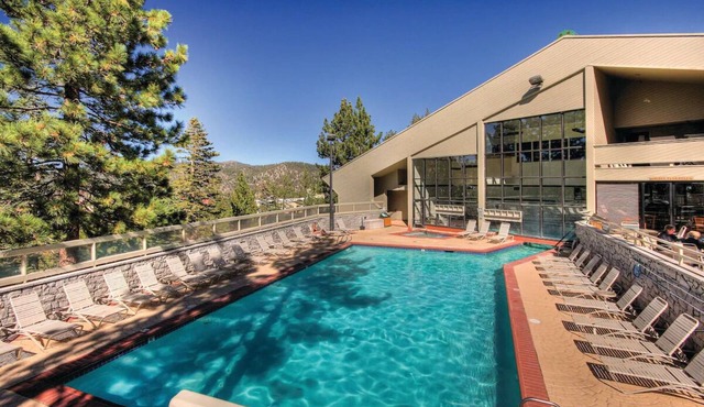 Mountain Getaway: 3 Family-friendly Villa + Pools, Hot Tubs & Scenic Views