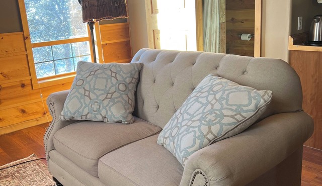 Mountain Getaway Retreat - Cozy & Quiet Loft Apartment