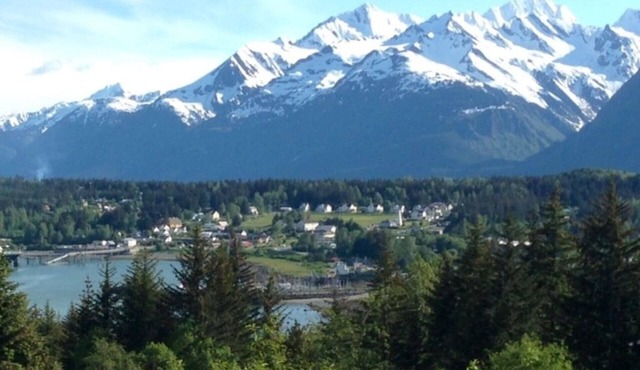 Mountain & Glacier View Chalet