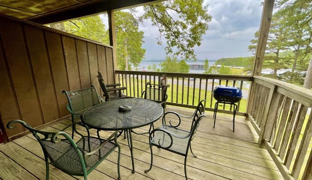Mountain Harbor Queen Guest Room on Lake Ouachita