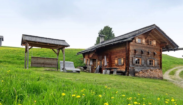 Mountain Hut 'Laffaa' with Mountain View and Private Garden