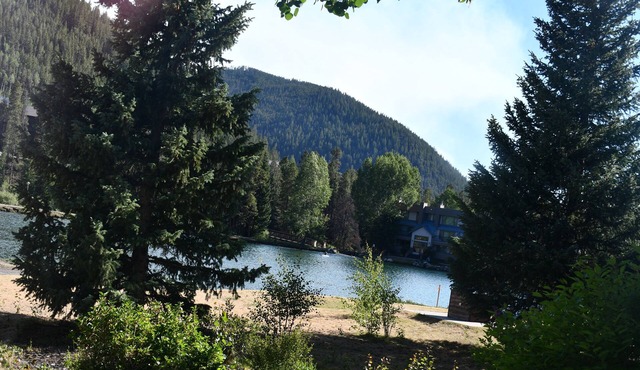 Mountain & Lakefront Keystone Condo 2BR/2BA Private Patio. Lakeside Village