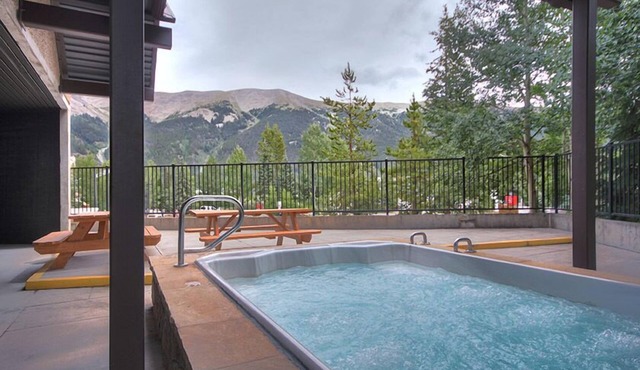 Mountain Plaza Hotel Style Room with 2 Beds #511 by RedAwning