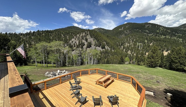 Mountain Retreat Overlooking The Gallatin River