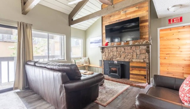Mountain rustic charm surrounds you. Sleeps 6 comfortably and townhome style