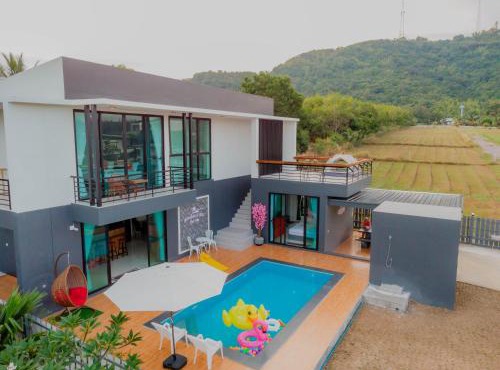 Mountain & Sea Pool Villa ทับสะแก