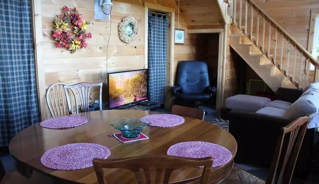 Mountain side cabin views of sunsets every day nearest neighbor is a mile away