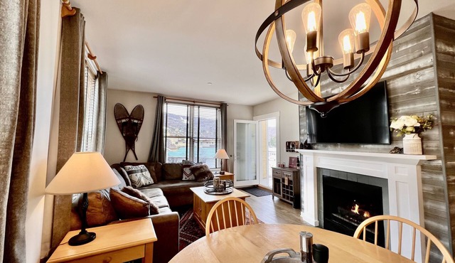 Mountain & sunset views from balcony! Heated pool/spas, walk to lifts & village!