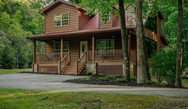 "Mountain Time" luxurious cabin near Helen and Unicoi State Park
