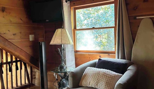 Mountain Tranquility Romantic-Hot Tub-Cabin w/View
