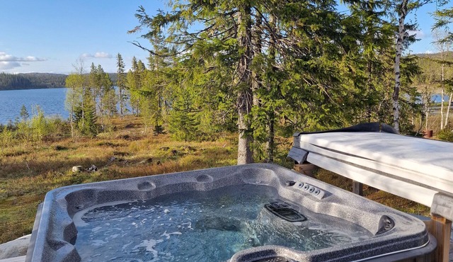 Mountain tranquility with jacuzzi, fire pit & winter magic – Northern Lights
