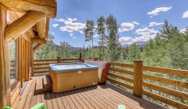 Mountain view cabin with hot tub, pool table, gas fireplace - near town