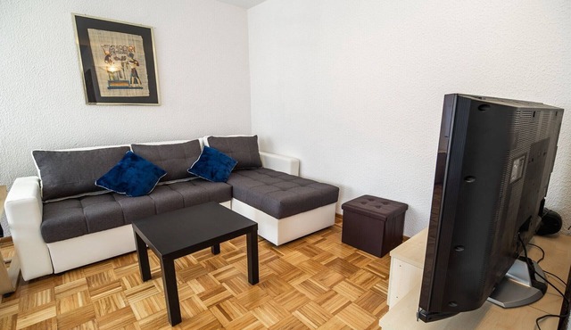 Mountain View Haven Apartments - Two Bedroom Apartment with Balcony