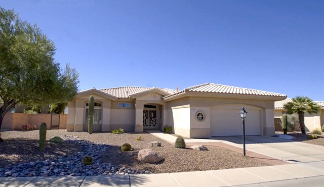 Mountain-view home with on-site pool/hot tub, private yard, patio