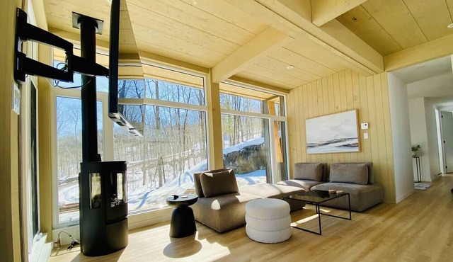 Mountain view retreat in Mont Tremblant