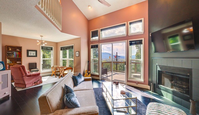 Mountain View Ridge Retreat - King + Queen + Loft - 2.5 Baths