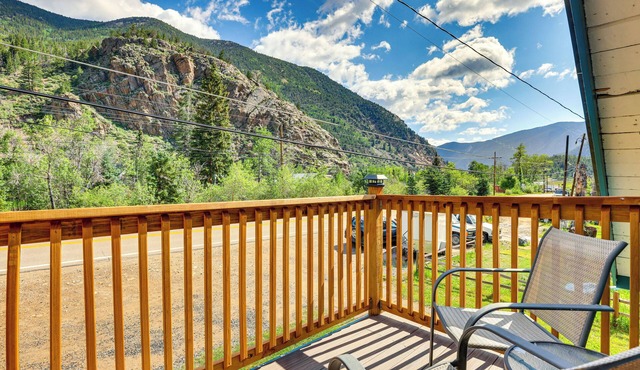 Mountain-View Silver Plume Escape: Walk to Creek!