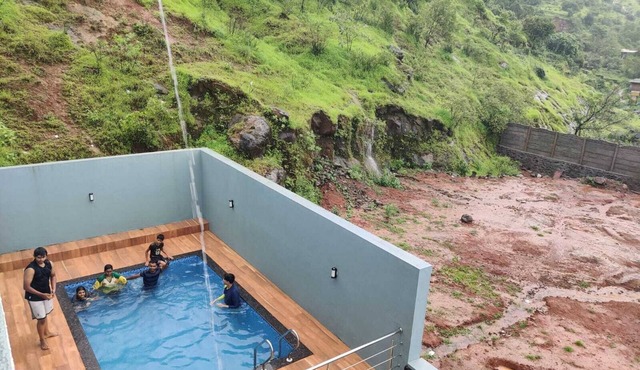 Mountain View & Spacious 6-bedroom bungalow in Lonavala with Pool