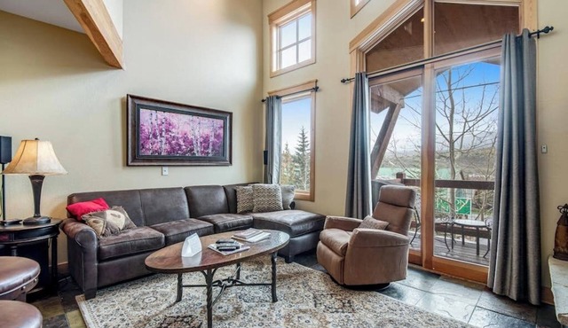 Mountain View Townhome w/Private Deck, Electric Grill, WiFi, & Gas Fireplace