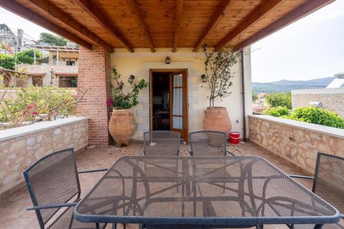 Mountain View Villa, by the Pool,Aris