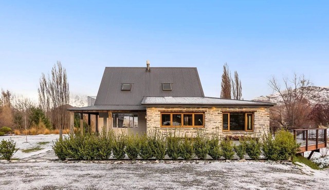 Mountain View Villa - Rural Retreat (Hot Tub, Tennis, Petanque, Putting Green)