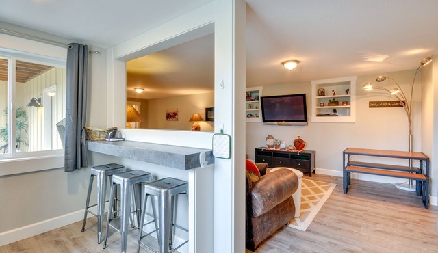 Mountain-View Yacolt Apartment w/Private Patio!
