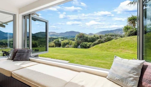 Mountain views - Amberley Retreat