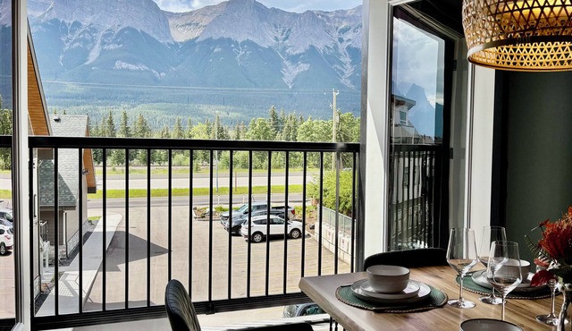 Mountain Views Family-Friendly BBQ Shared Hot Tub