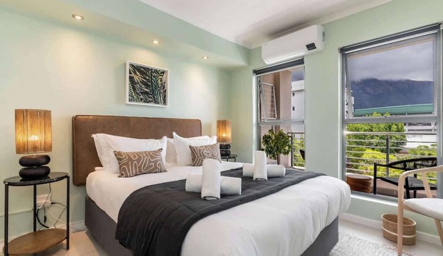 Mountain views - Designer 2BR, A/C, WiFi