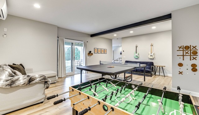 Mountain Views & Fire Pit: Sandgate Getaway