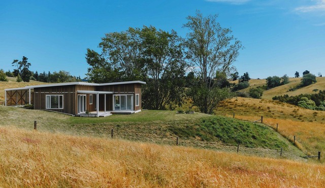 Mountain Views & Great Location: Private 2BR home