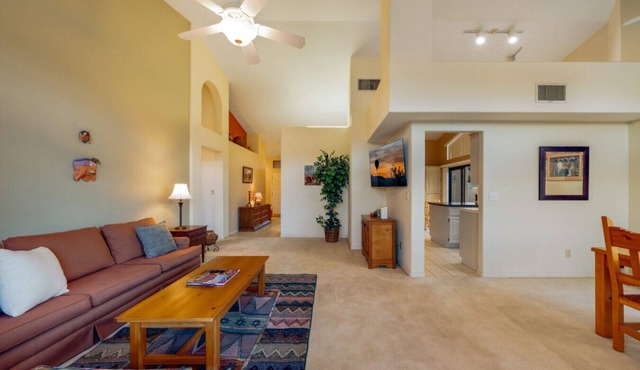 Mountain Views/Garage/Fenced Yard/2 BR 2 BA
