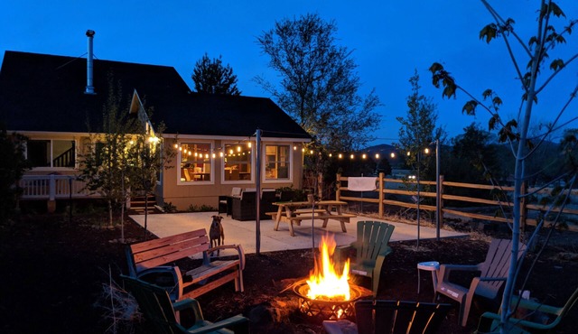 Mountain Views, Pro-clean, isolated, but close to town with fenced yard. Games